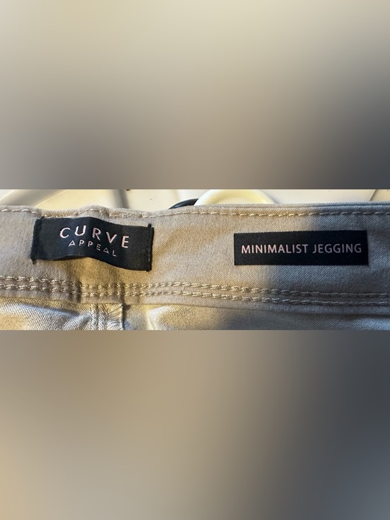 Classic High-Rise Slim Pants in Beige - Picture 3 of 4